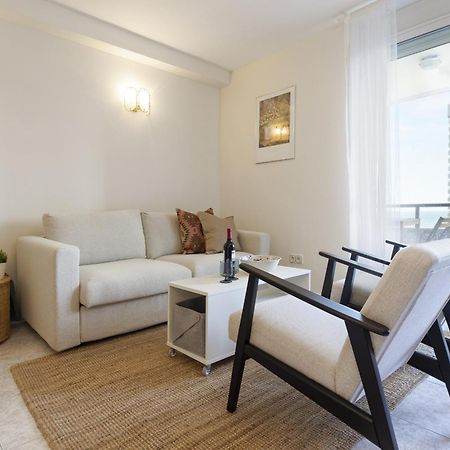 Beachfront Apartment With Terrace And Seaviews Fuengirola Bagian luar foto