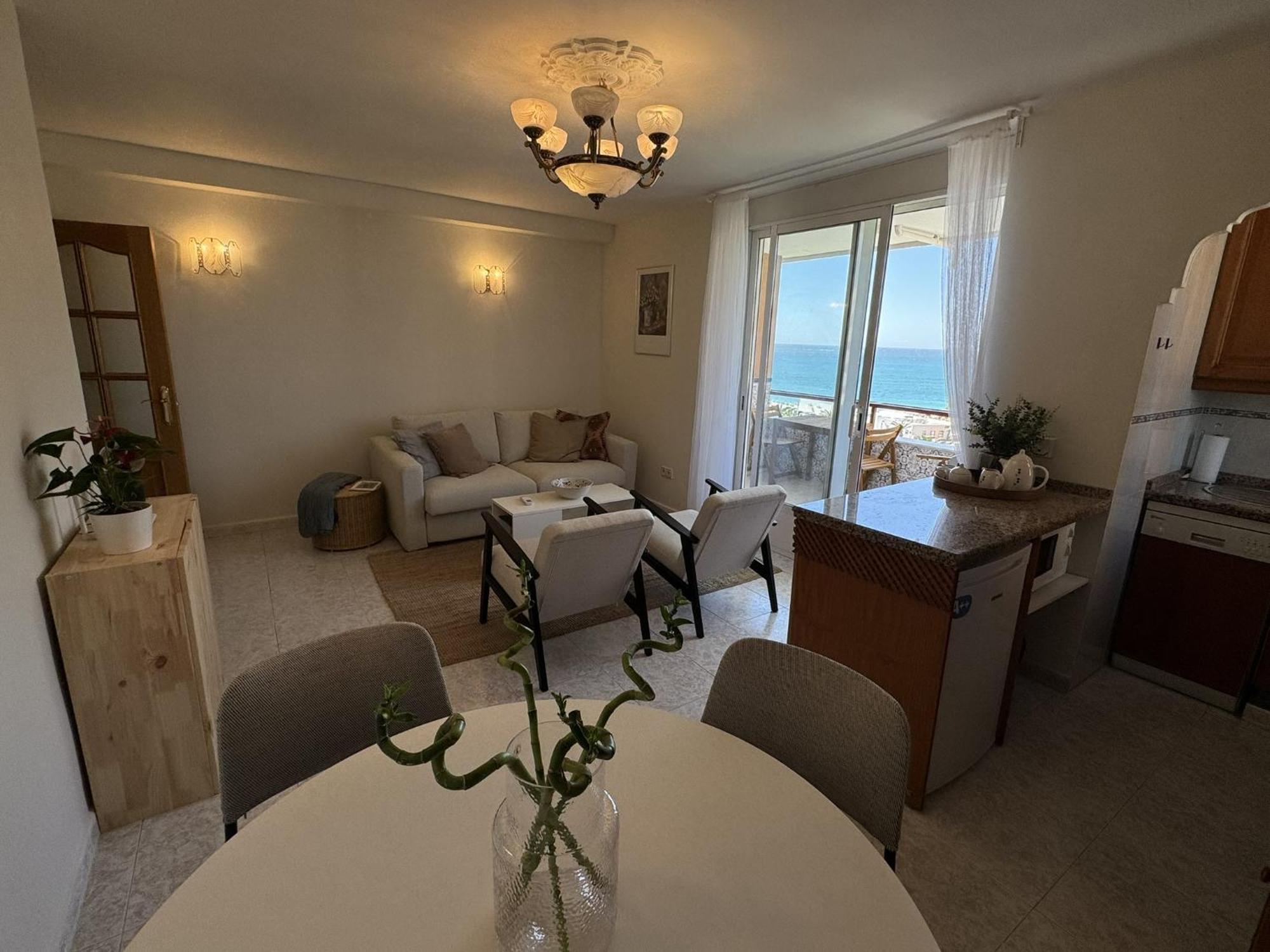 Beachfront Apartment With Terrace And Seaviews Fuengirola Bagian luar foto